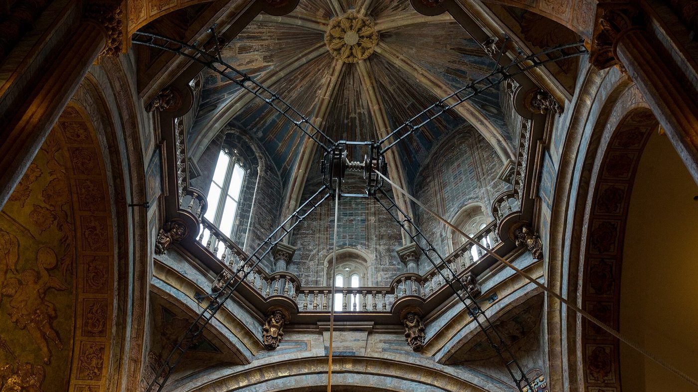 The dome and botafumeiro pulleys in Santiago cathedral
